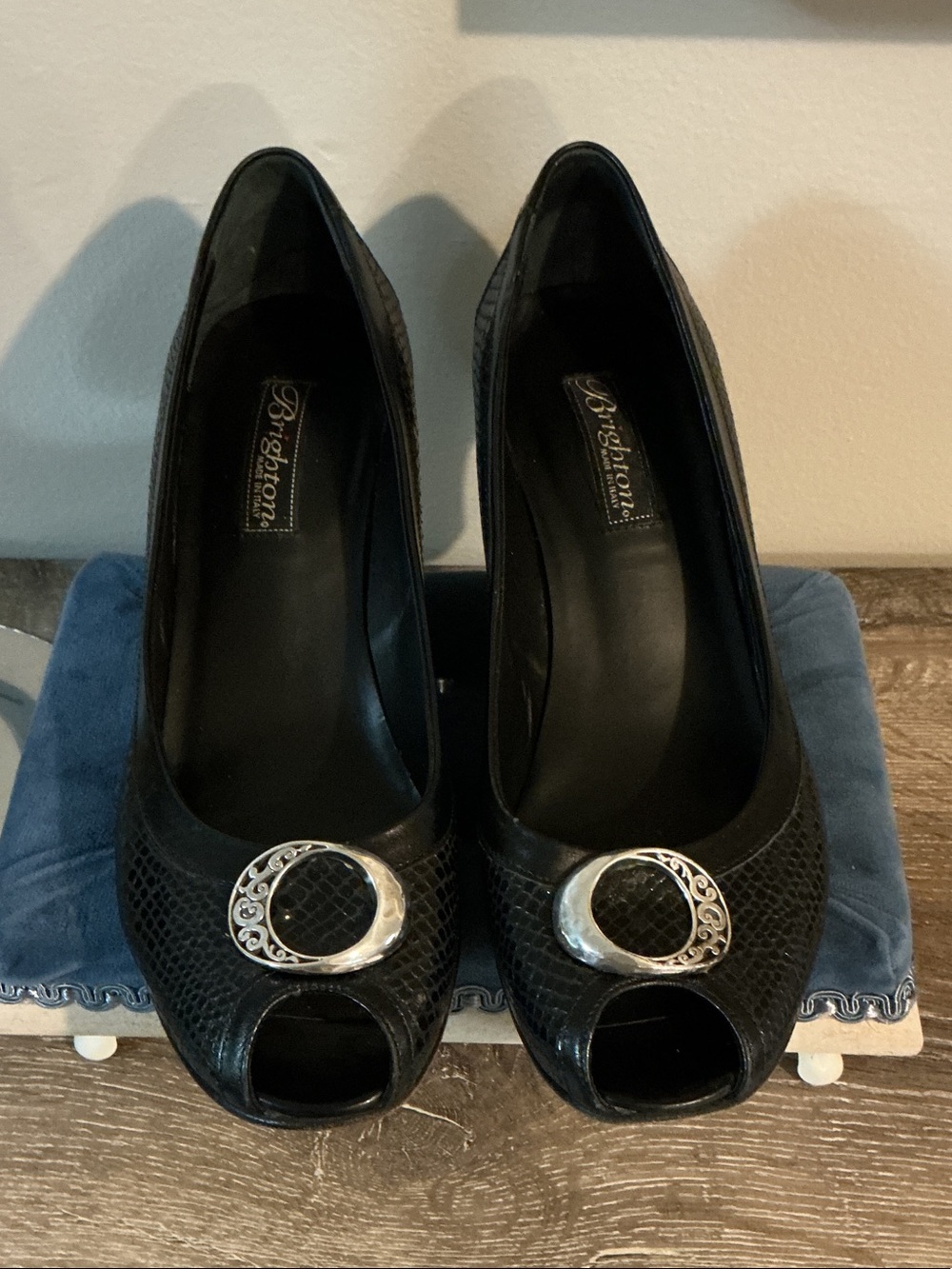 Brighton Nelly Black Snake Print Leather Peep-Toe Wedge Heels Sz 9 9.5 Silver